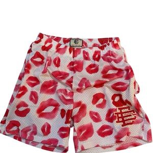 EE kiss shorts